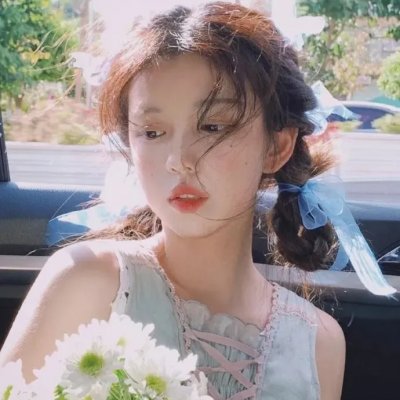 窗中女孩